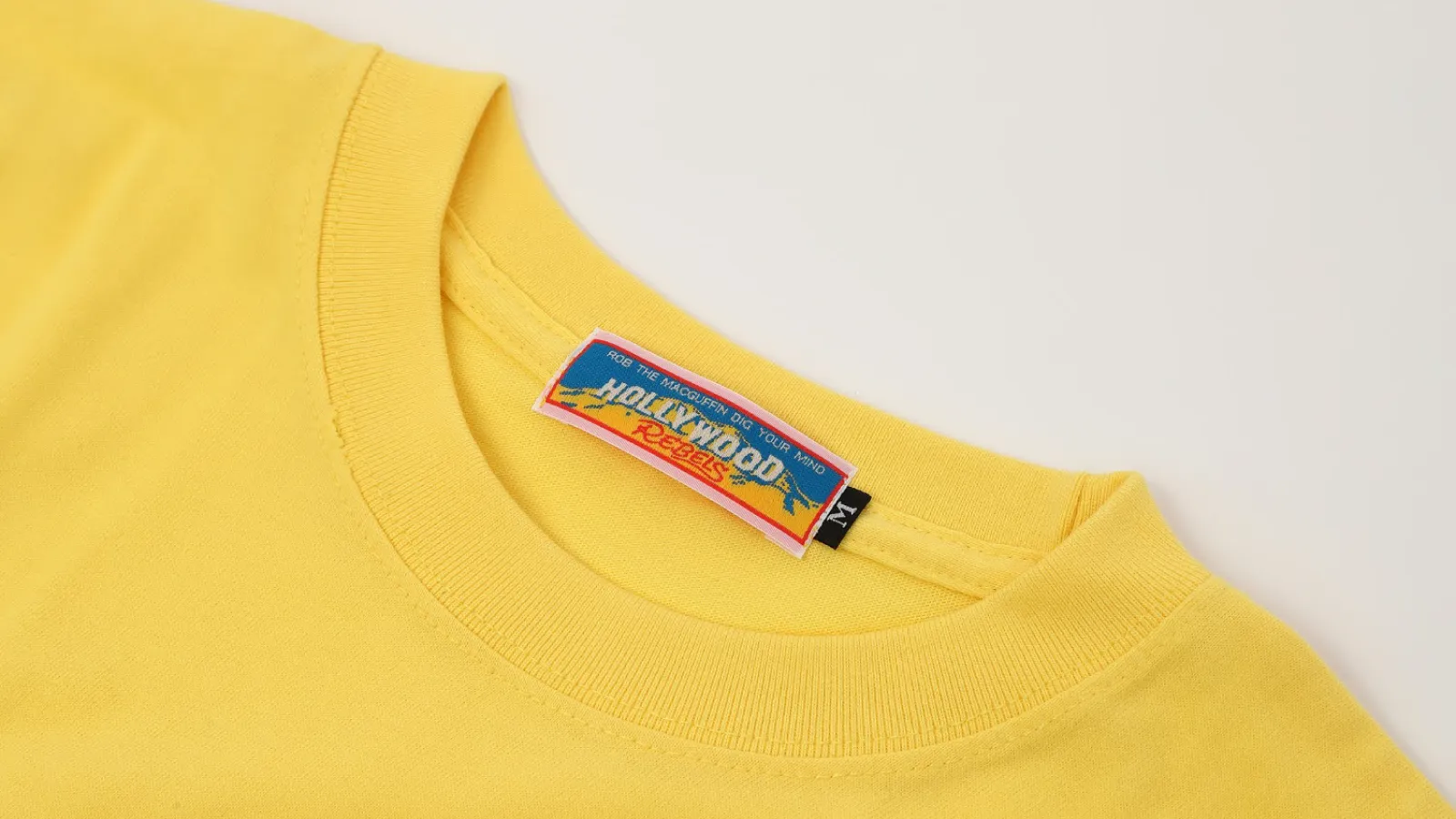 エレファント エレファント・イン・ザ・ルーム Tシャツ